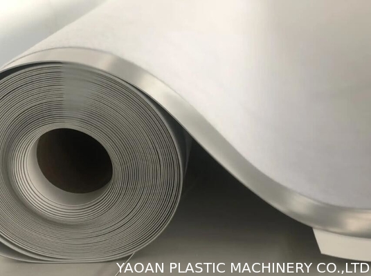 Linea di estrusione di materiali per tetto a rotoli impermeabilizzanti composti ad alto polimero Linea di produzione di fogli di geomembrana HDPE / PVC / TPO